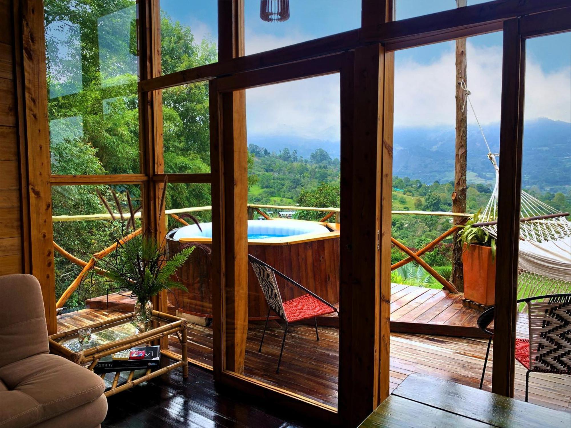 Casa de Férias Baumhaus Rusticas Con Jacuzzi Privado *
