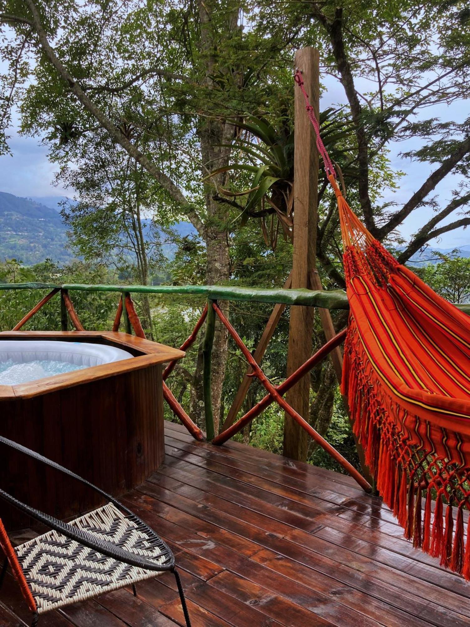 Casa de Férias Baumhaus Rusticas Con Jacuzzi Privado