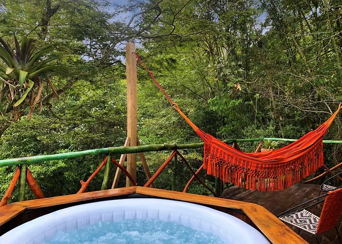 BAUMHAUS Cabañas rusticas con jacuzzi privado